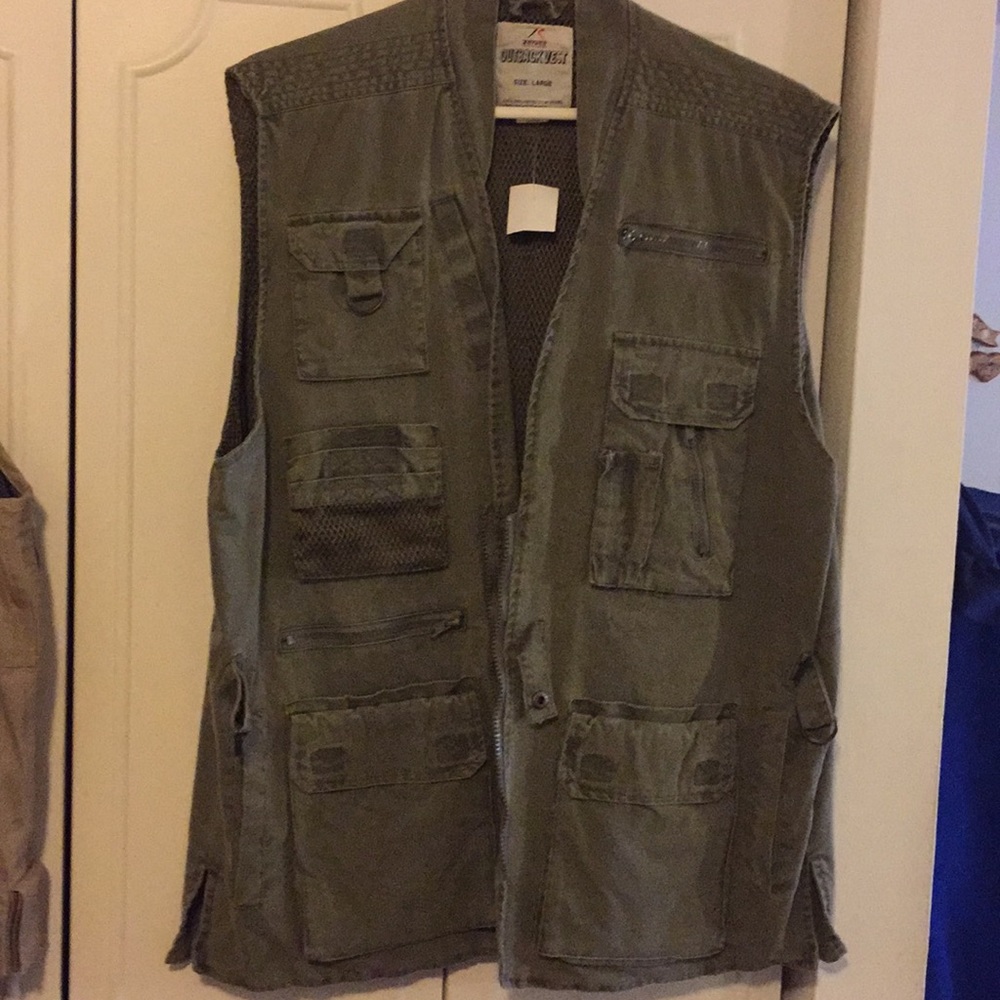 hunting vest size Large